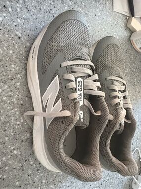 New Balance Taupe Knit 625 Sneakers